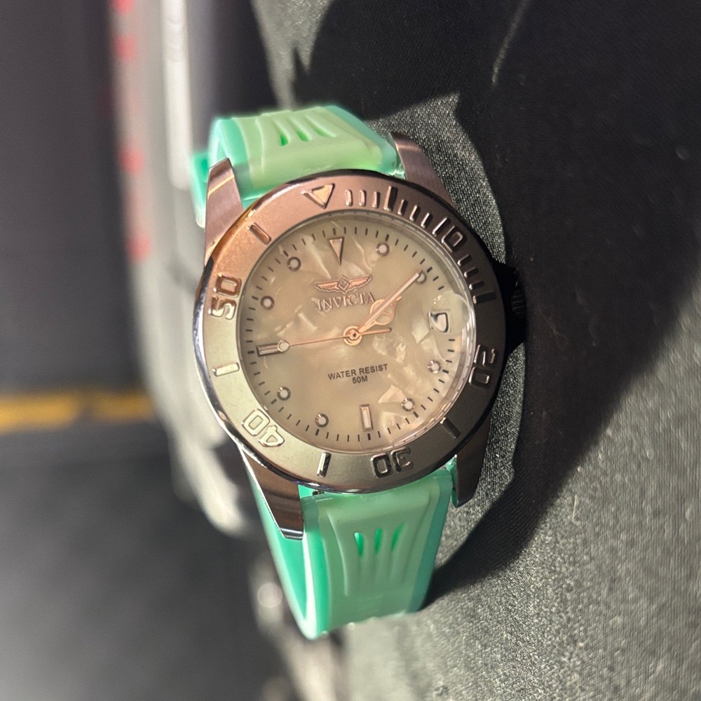 Invicta 0003 Pro Diver 35mm Swiss Quartz Watch with Mother-of-Pearl Dial